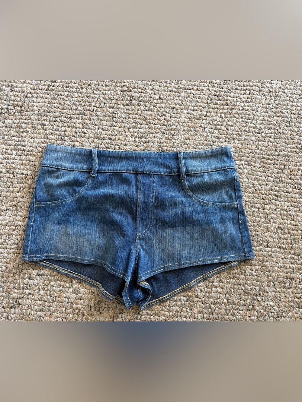 Halara Flex Mid Rise Pocket Denim Casual Booty Shorts NEW Large L